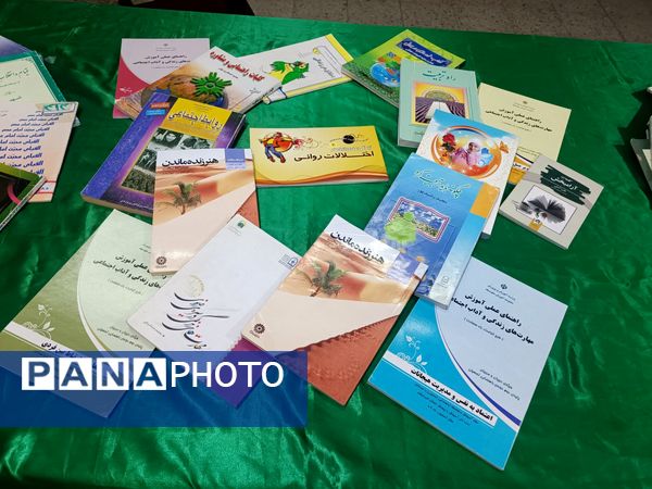 جشن کتاب و مطالعه در دبیرستان دخترانه متوسطه اول 15 خرداد 