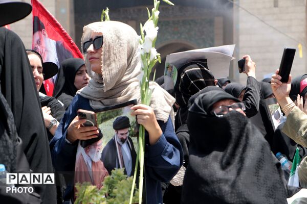 آخرین وداع با قائد شهید: پیکر مطهر آیت‌الله سیدعلی‌خامنه‌ای در میان سیل عاشقان به مصلی تهران رسید 
