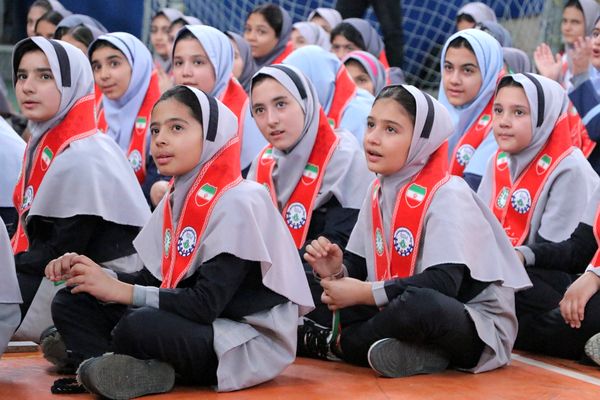 بهارستان دو صحنه همفکری، همدلی و همکاری پیشتازان در همایش یاوران انقلاب