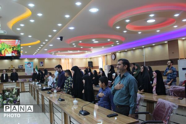 تجلیل از حافظان قرآن کریم در مرند با حضور مسئولان آموزش و پرورش