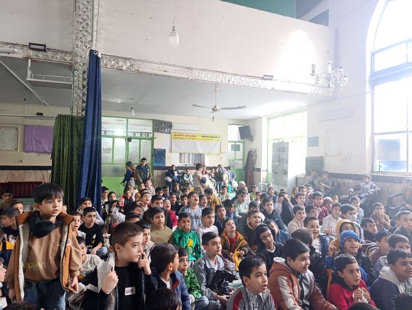 مسجد حسین‌بن‌علی (ع) میزبان لبخند دانش‌آموزان در جشن میلاد دو امام