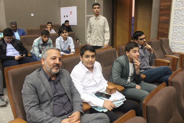 تقدیر از دانش‌آموزان و فرهنگیان برگزیده مسابقات قرآنی در استان قم