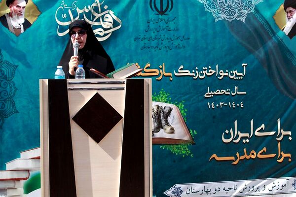 آیین نواختن زنگ بازگشایی مدارس در بهارستان‌2