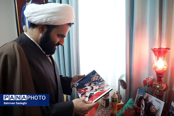 دیدار معاون پرورشی و فرهنگی وزارت آموزش و پرورش با خانواده شهید آرمان علی‌وردی