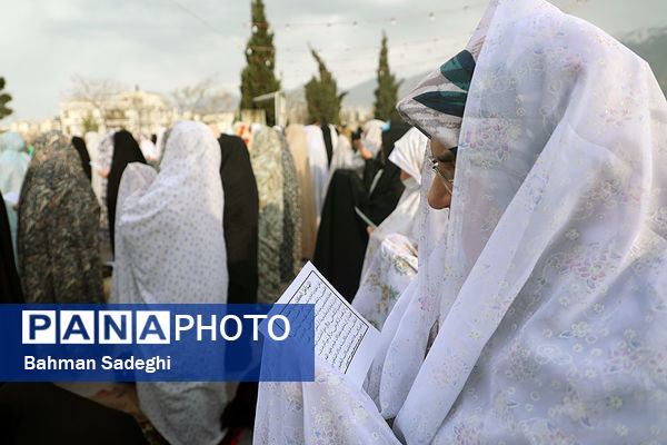 اقامه نماز عید سعید فطر- امامزاده پنج تن(ع) لویزان