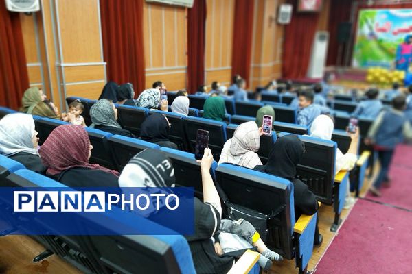 برگزاری جشن الفبای پسران دبستان شهدای غزه در کانون ملائک شهرستان قرچک با حضور گروه نمایشی روناک