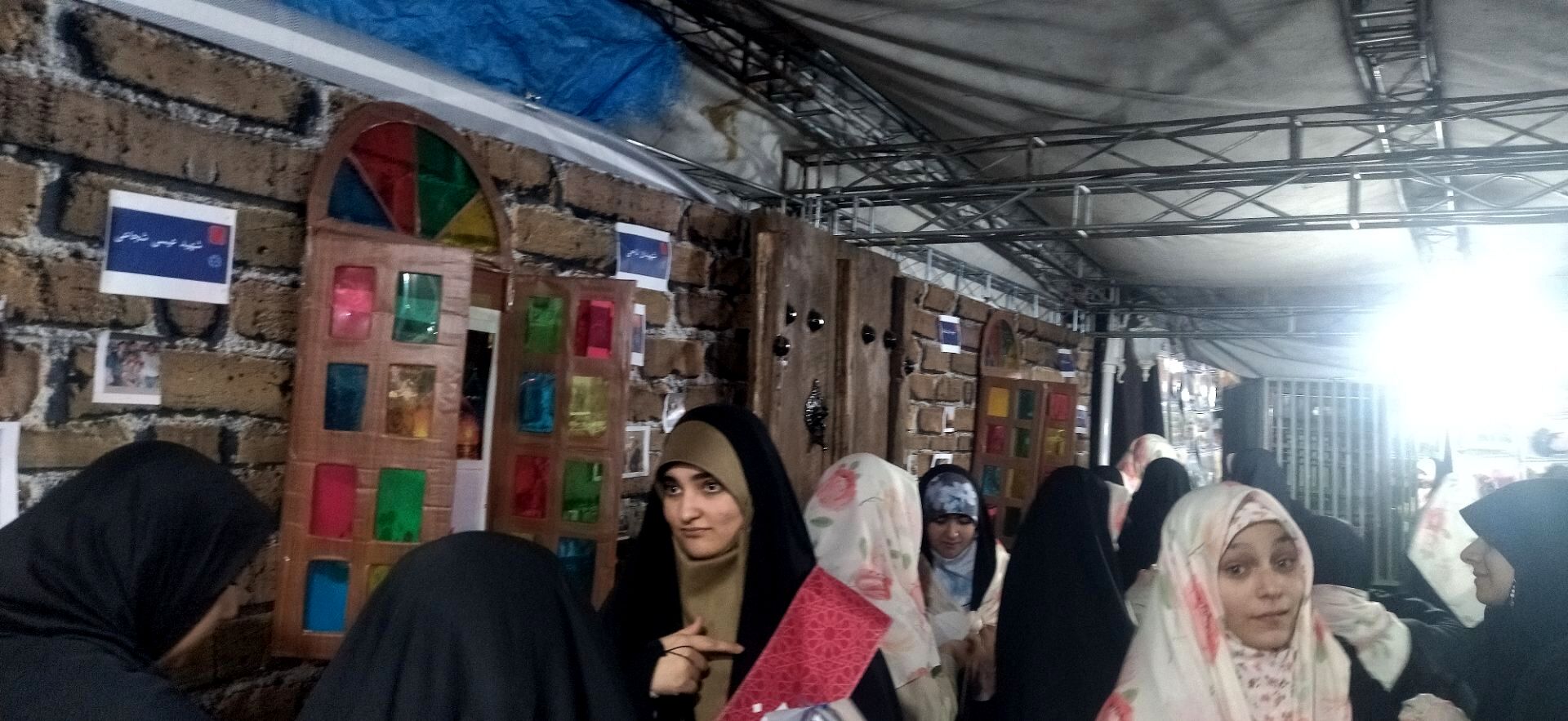 حضور دانش‌آموزان دختر در پنجمین روز کنگره ۵۵۸۰ شهید استان البرز