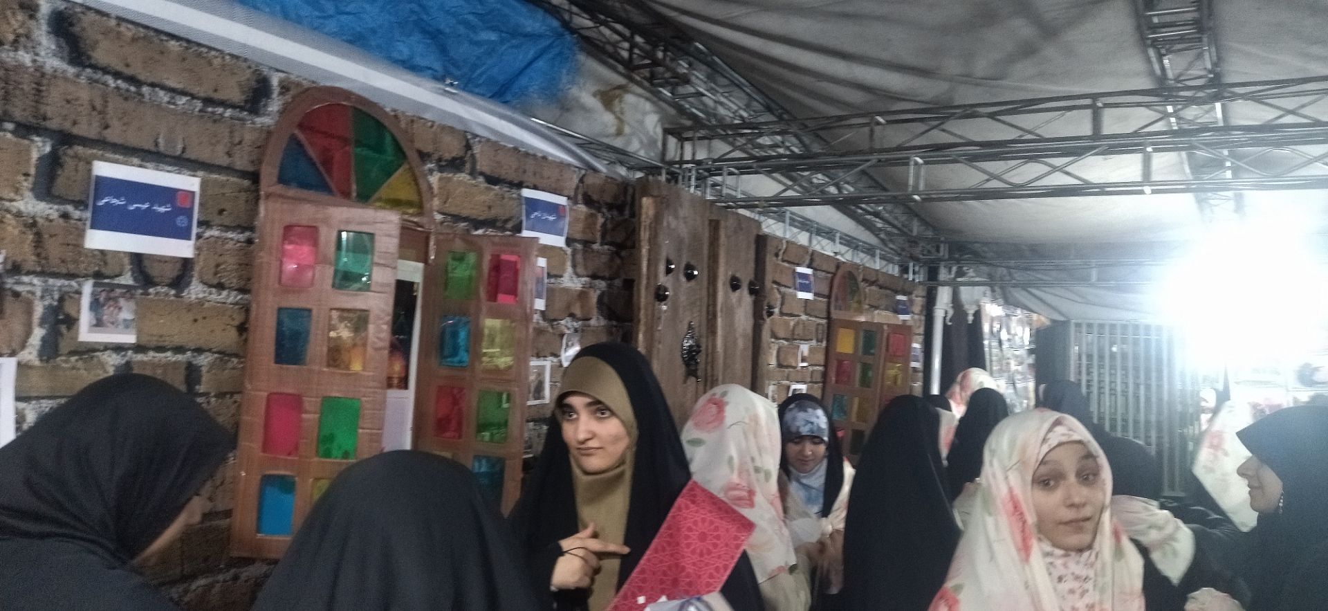 حضور دانش‌آموزان دختر در پنجمین روز کنگره ۵۵۸۰ شهید استان البرز