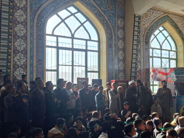 تشییع پیکر شهید گمنام به دست دانش آموزان و مردم روستای جابوز
