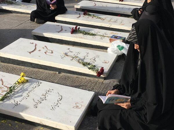 برپایی مراسم دعای عرفه در گلستان شهدای اصفهان