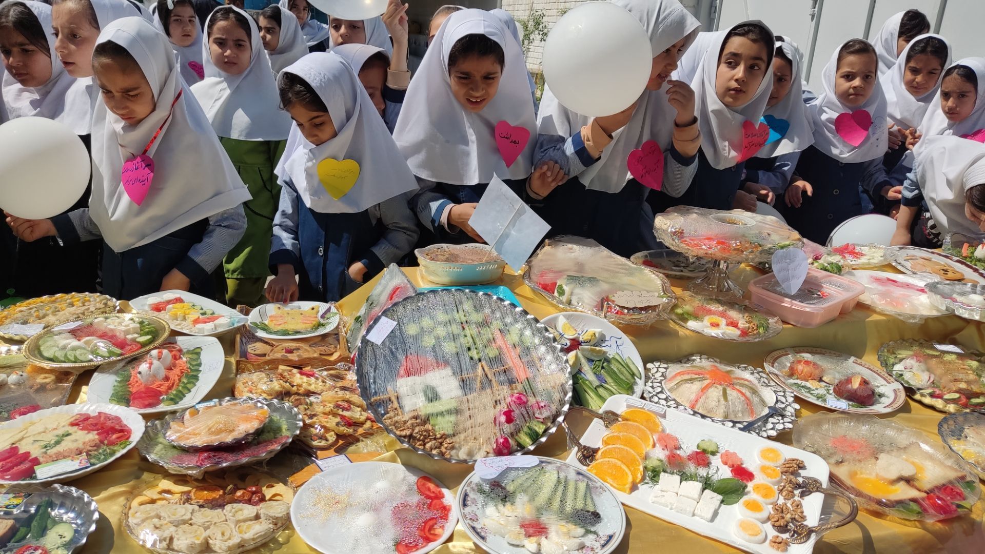 نواختن زنگ سلامت در مدرسه دخترانه ضحی ۱ شهرستان شیروان