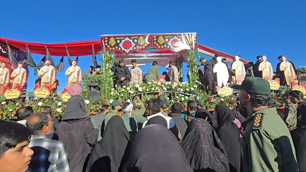 استقبال باشکوه مردم شهرستان بهاباد از شهید گمنام