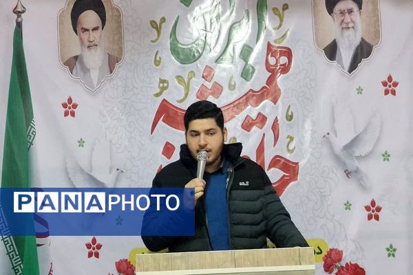 بیعت نوجوانان مدرسهٔ امام خمینی (ره) قرچک با آرمان‌های امام راحل در چهل و هفتمین جشن پیروزی انقلاب 