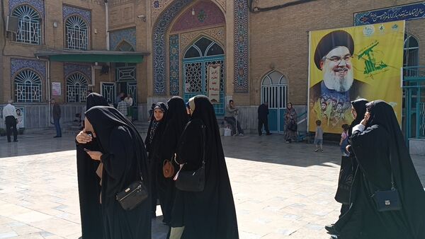 حضور دانش آموزان دبیرستان سردار شهید قاسم سلیمانی ناحیه ۴ کرج در نماز جمعه