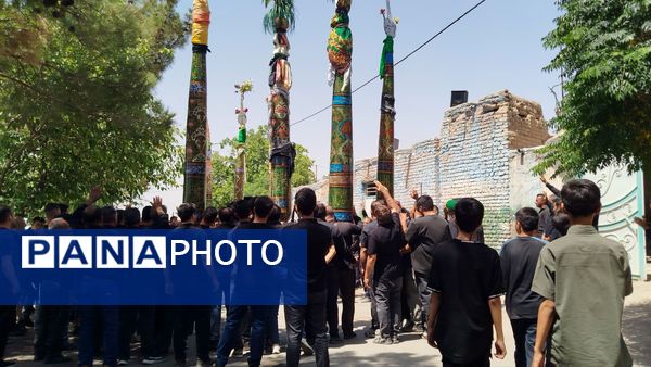 عزاداری ظهر  عاشورا در خیابان‌های شهر نیشابور 