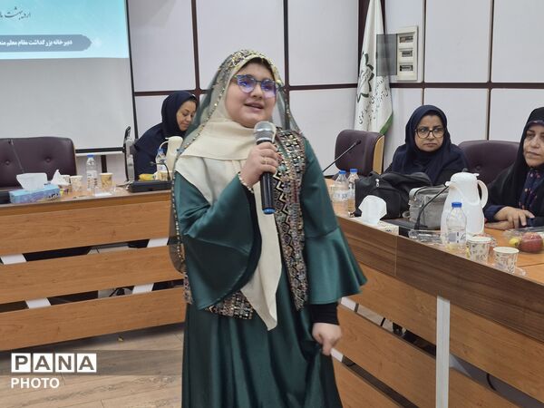 معلمان نمونه در قاب افتخار آموزش و پرورش منطقه ۵