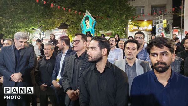 همنوایی فرهنگیان ناحیه یک در آیین وداع و تشییع رهبر در خیابان انقلاب