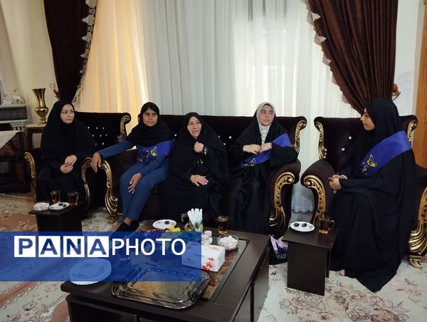 دیدار اعضای انجمن اسلامی هنرستان بصیرت آشخانه با همسر جانباز رسایی پور