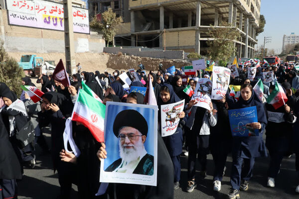 راهپیمایی روز دانش‌آموز در محمدشهر کرج 
