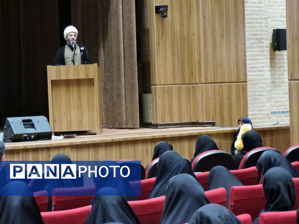 دیدار حجت‌الاسلام قمی با جمعی از دانش‌آموزان و نوجوانان استان یزد