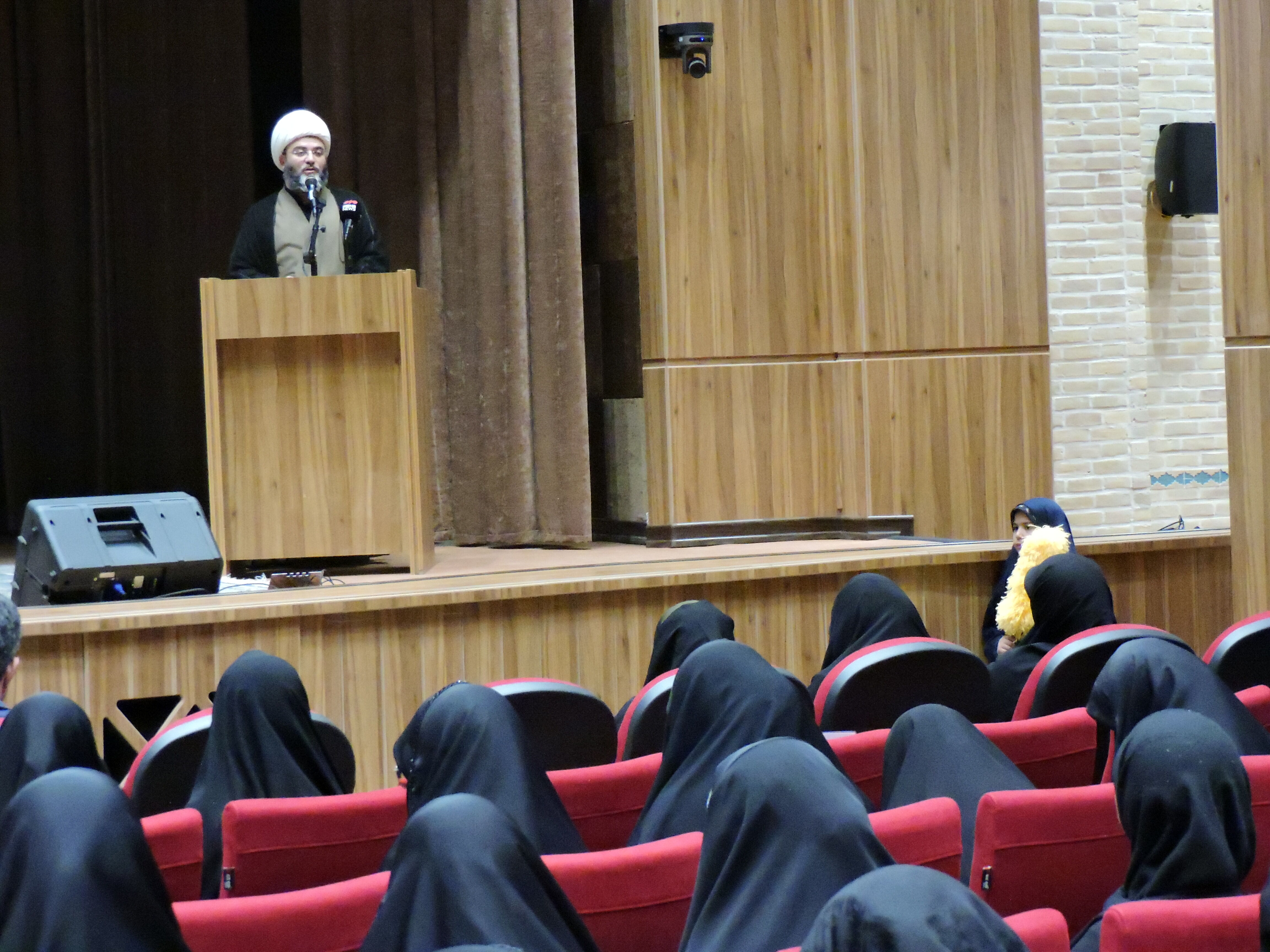 دیدار حجت‌الاسلام قمی با جمعی از دانش‌آموزان و نوجوانان استان یزد