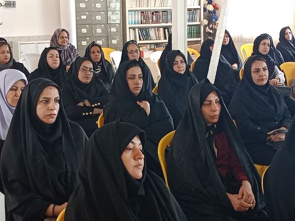 جلسه هدایت تحصیلی ویژه اولیای دانش آموزان پایه نهم دبیرستان میثاق 