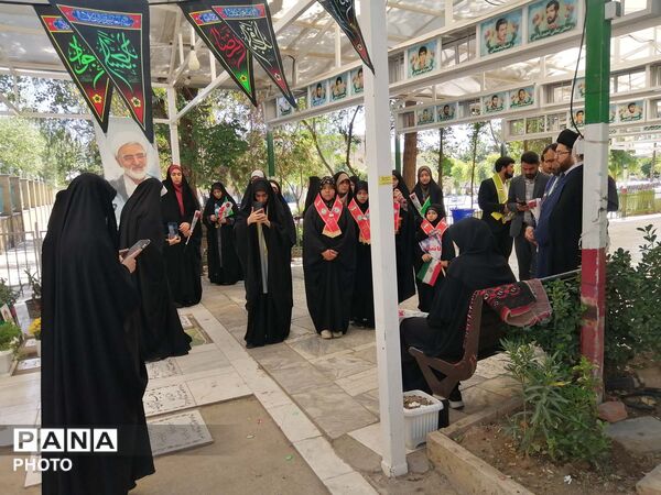 آیین گلباران مزار شهدا در سالروز تاسیس سازمان دانش‌آموزی