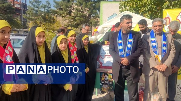 مشق همدلی دانش‌آموزان پیشتاز در آموزش و پرورش ناحیه ۶ مشهد 