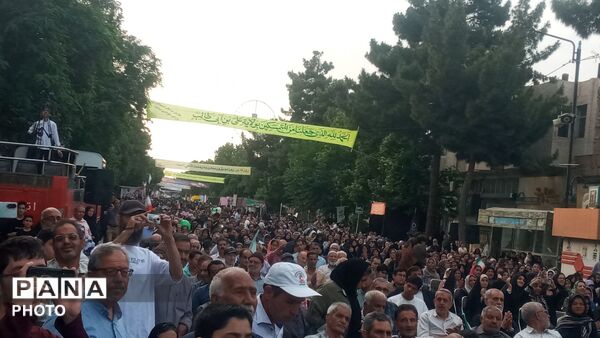 نیشابور در جشن غدیر غرق در شادی؛ از میدان امام خمینی تا انقلاب، موج حضور مردم