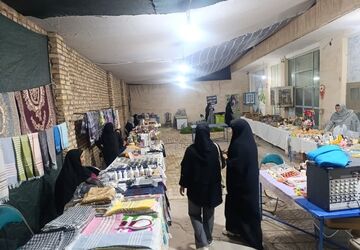 روایت دانش آموز خبرنگار میبدی از تجلی هنر بانوان در نمایشگاه صنایع دستی