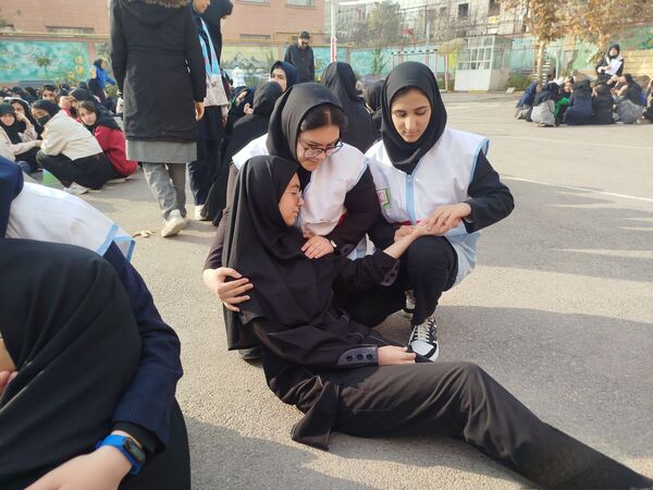 مانور سراسری زلزله در دبیرستان اعطایی ناحیه ۳ مشهد