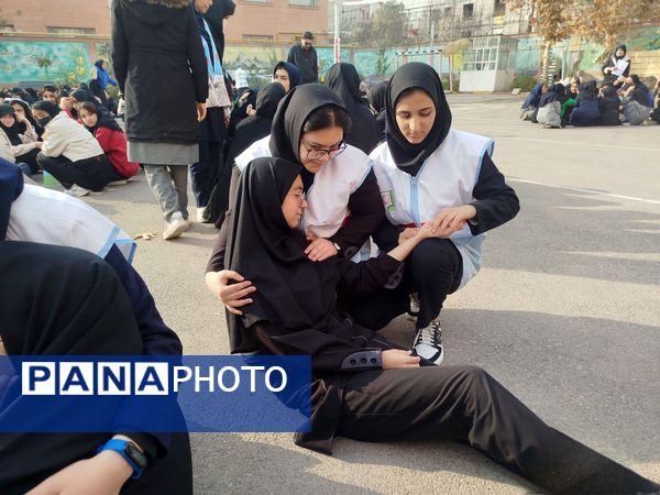 مانور سراسری زلزله در دبیرستان اعطایی ناحیه ۳ مشهد