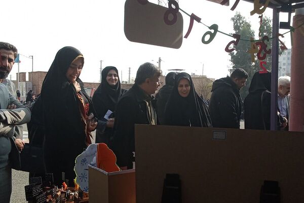 مدرسه فرزانگان ملارد میزبان نمایشگاه دستاوردهای علمی دانش‌آموزان