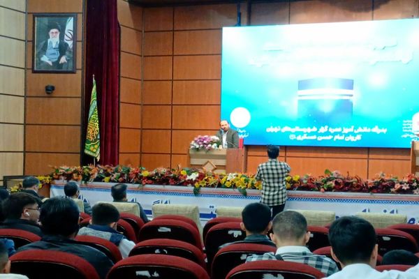 آبین بدرقه ۵۲ دانش‌آموز عمره‌گذار 