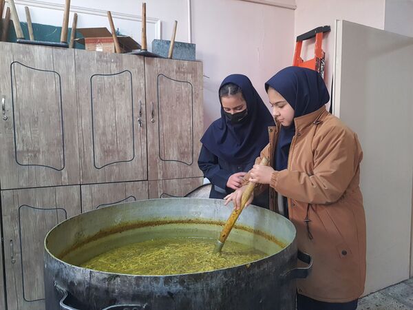 روز شاد و خاطره‌انگیز دانش‌آموزان در دبیرستان شاهد تکتم