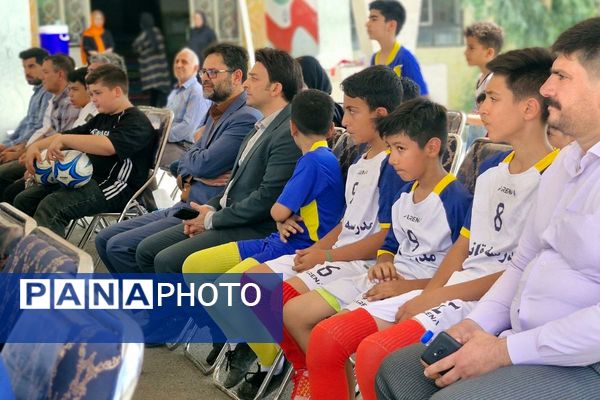 آیین افتتاح زمین چمن مصنوعی در قرچک