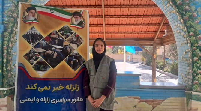 کسب تجربه عملی توسط دانش‌آموزان در مانور زلزله مدرسه شاهد نسیم سبحان