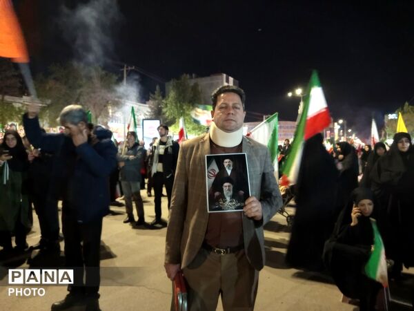 پنجاه وچهار شب در میدان پای کار ایران
