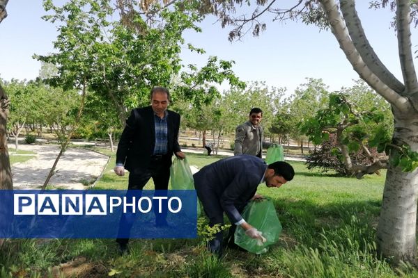 حضور دانش‌آموزان پیشتاز دبستان شهید شوشتری در کوهستان پارک شهرستان فاروج