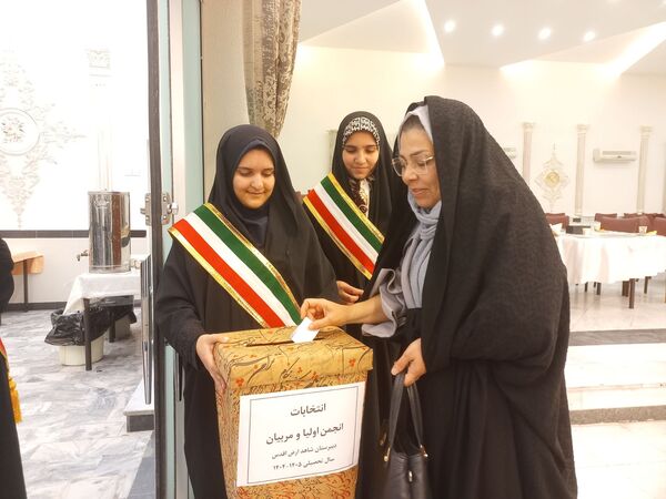  مجمع انجمن اولیا و مربیان در  دبیرستان شاهد ارض اقدس 