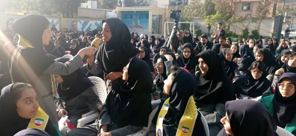 اجرای ویژه‌برنامه زنده رادیویی « مدرسه سلام» در دبیرستان فرزانگان مشهد