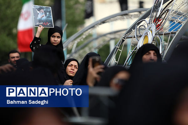 اجتماع مردم تهران در میدان ولیعصر (عج)