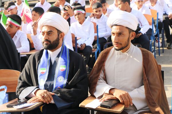 زنگ ایثار و مقاومت در مدارس ریگان 