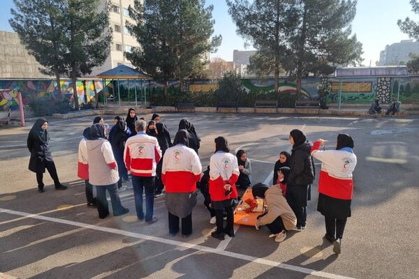  مانور زلزله در مدرسه فرزانگان ورامین