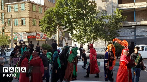 اجتماع باشکوه مردم در آیین عزاداری عصر عاشورای حسینی