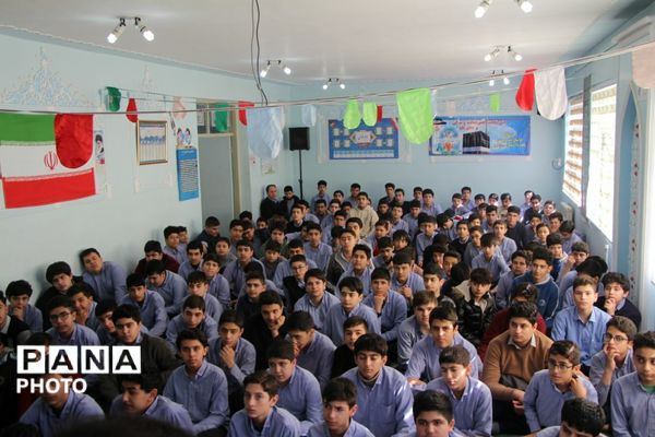 طنین «لبیک یا الله» در جشن تکلیف دبیرستان شاهد سالار شهیدان