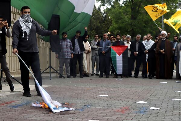 غرش خشم انقلابی دانشجویان دانشگاه آزاد مشهد علیه صهیونیسم و فریاد همبستگی با غزه