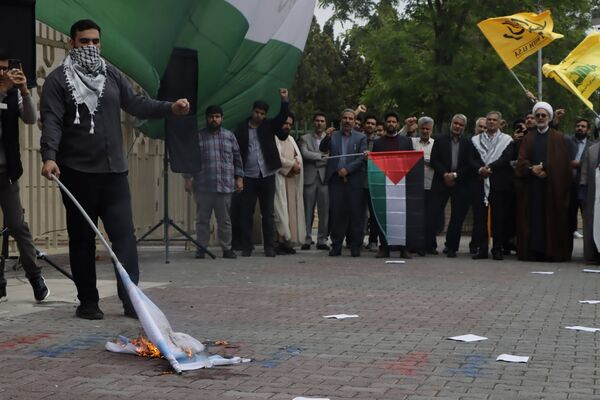 غرش خشم انقلابی دانشجویان دانشگاه آزاد مشهد علیه صهیونیسم و فریاد همبستگی با غزه