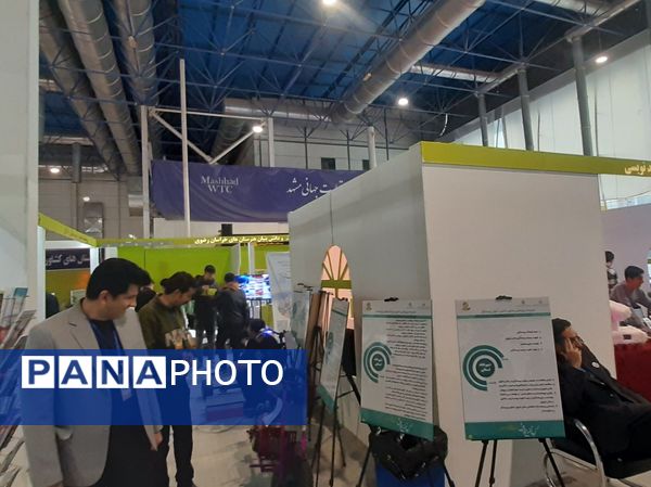 روز دوم نمایشگاه پژوهش و فناوری همزمان با هفته پژوهش در مشهد 