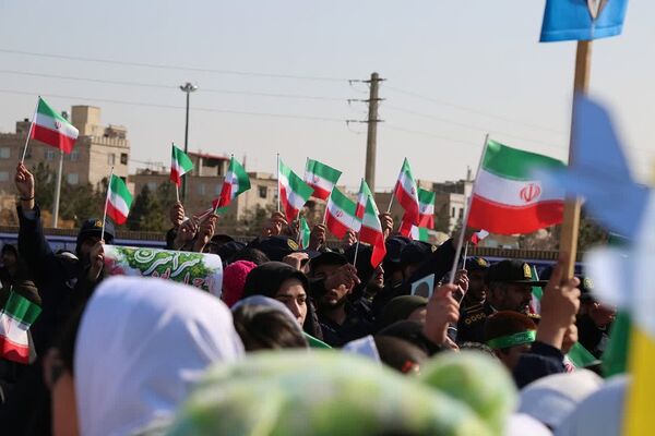 شکوه همبستگی مردم شهید پرور فشافویه در راهپیمایی ۲۲ بهمن